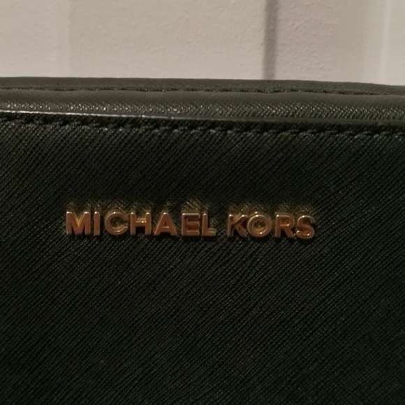 Michael Kors Black Crossbody Bag with Gold Chain - Picture 3 of 7